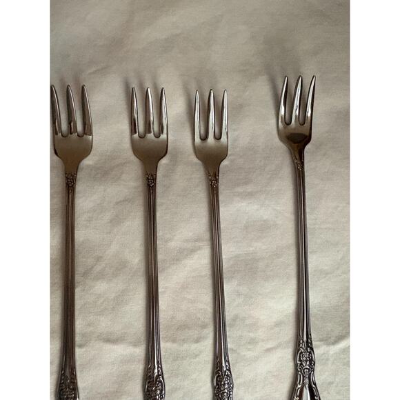 Oneida Kennett Square Stainless Set of eight Cocktail Seafood Forks - Picture 2 of 10